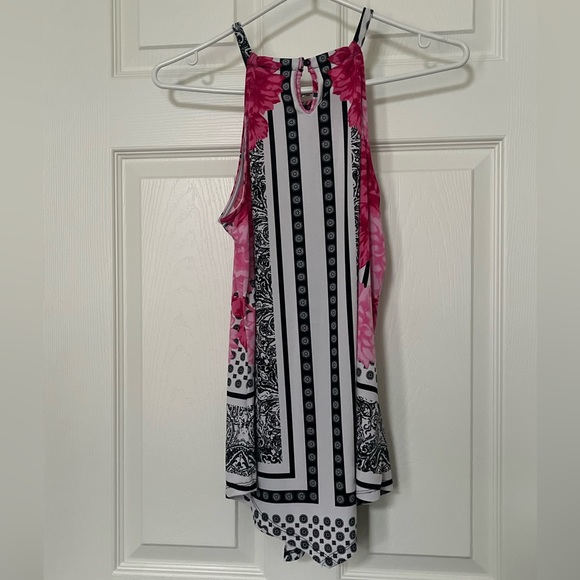 Ricki’s Floral top - Picture 6 of 6